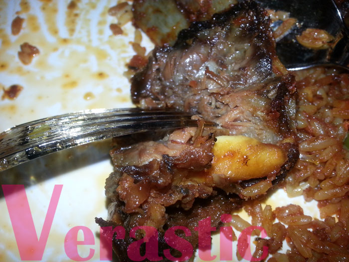 How To Eat Meat At A Nigerian Event … And Still Look Cute